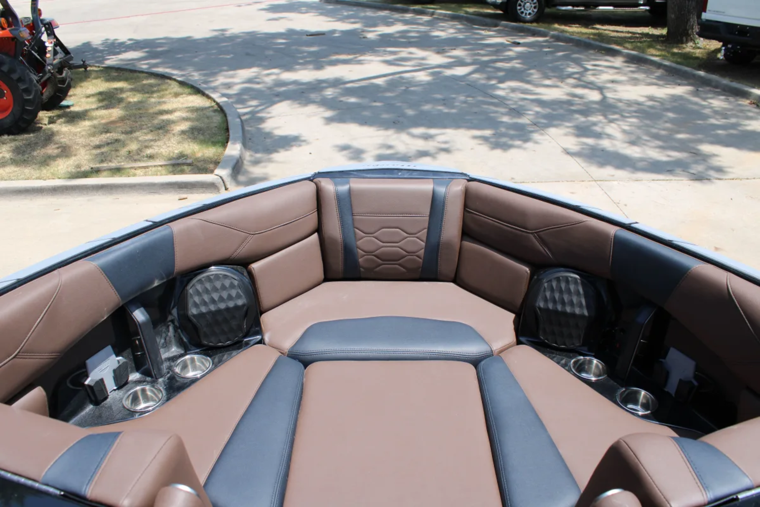 2026 Malibu 23 LSV