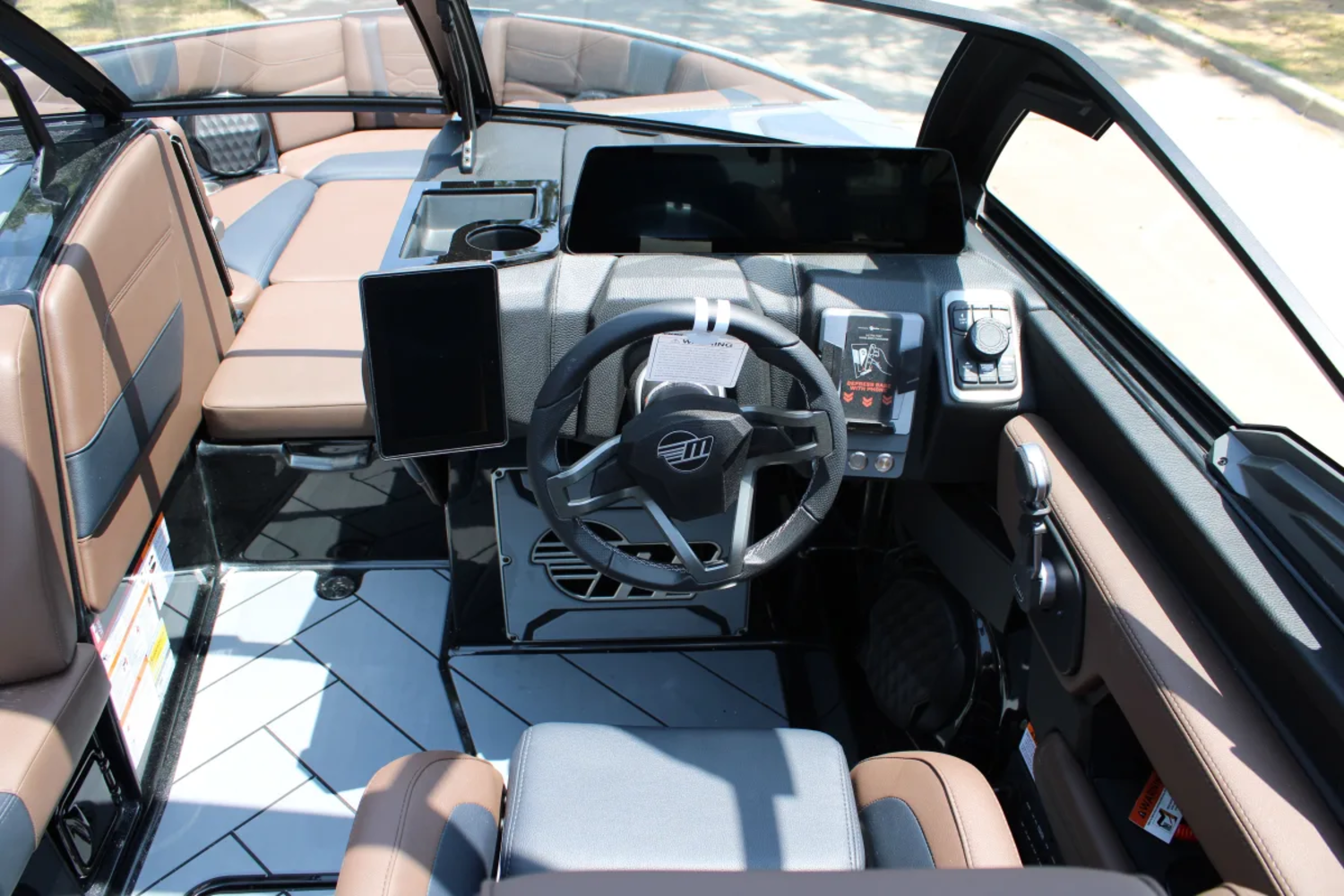 2026 Malibu 23 LSV