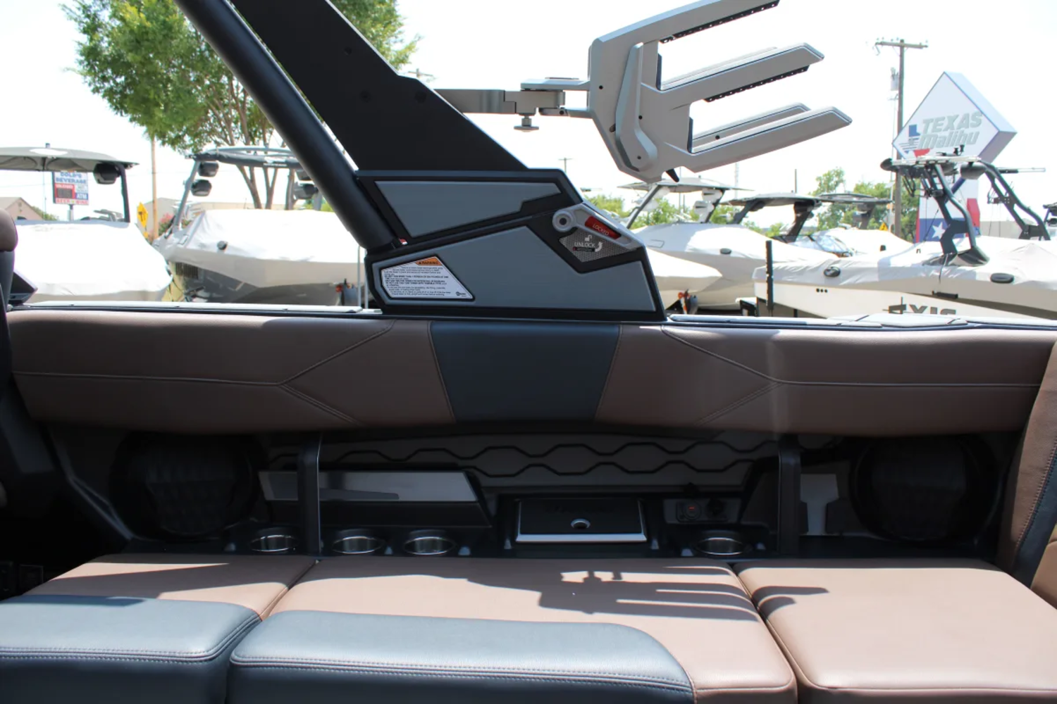 2026 Malibu 23 LSV