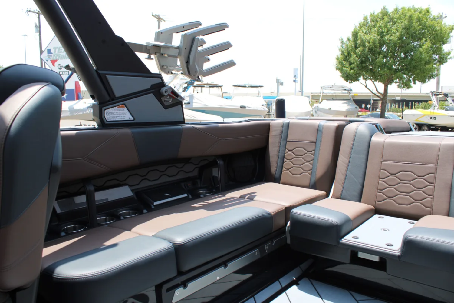 2026 Malibu 23 LSV