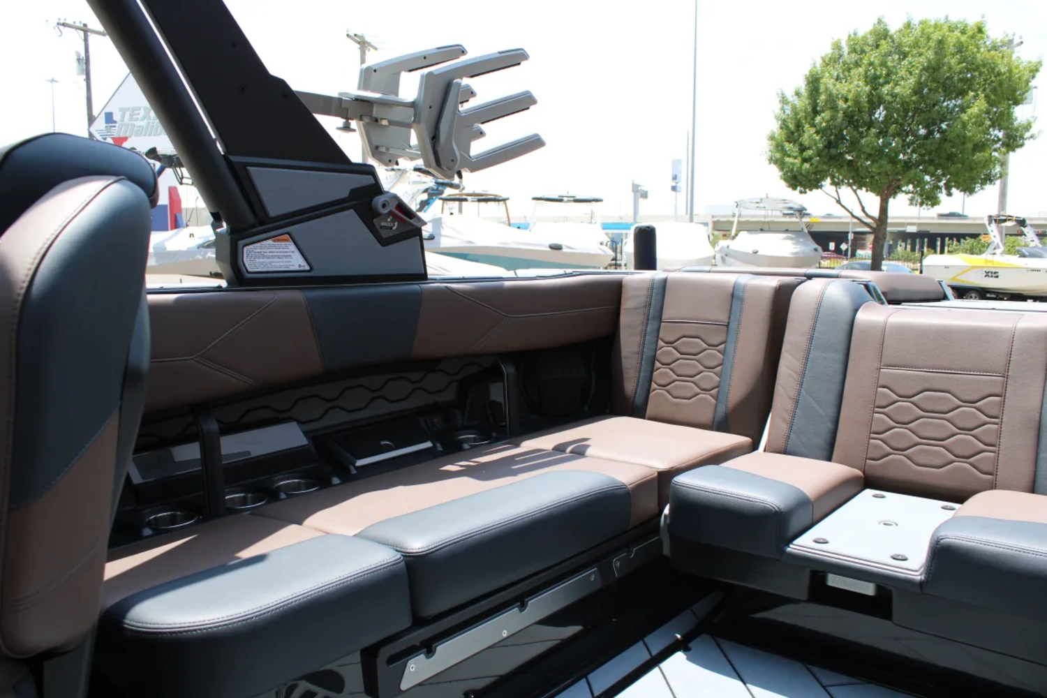 2026 Malibu 23 LSV