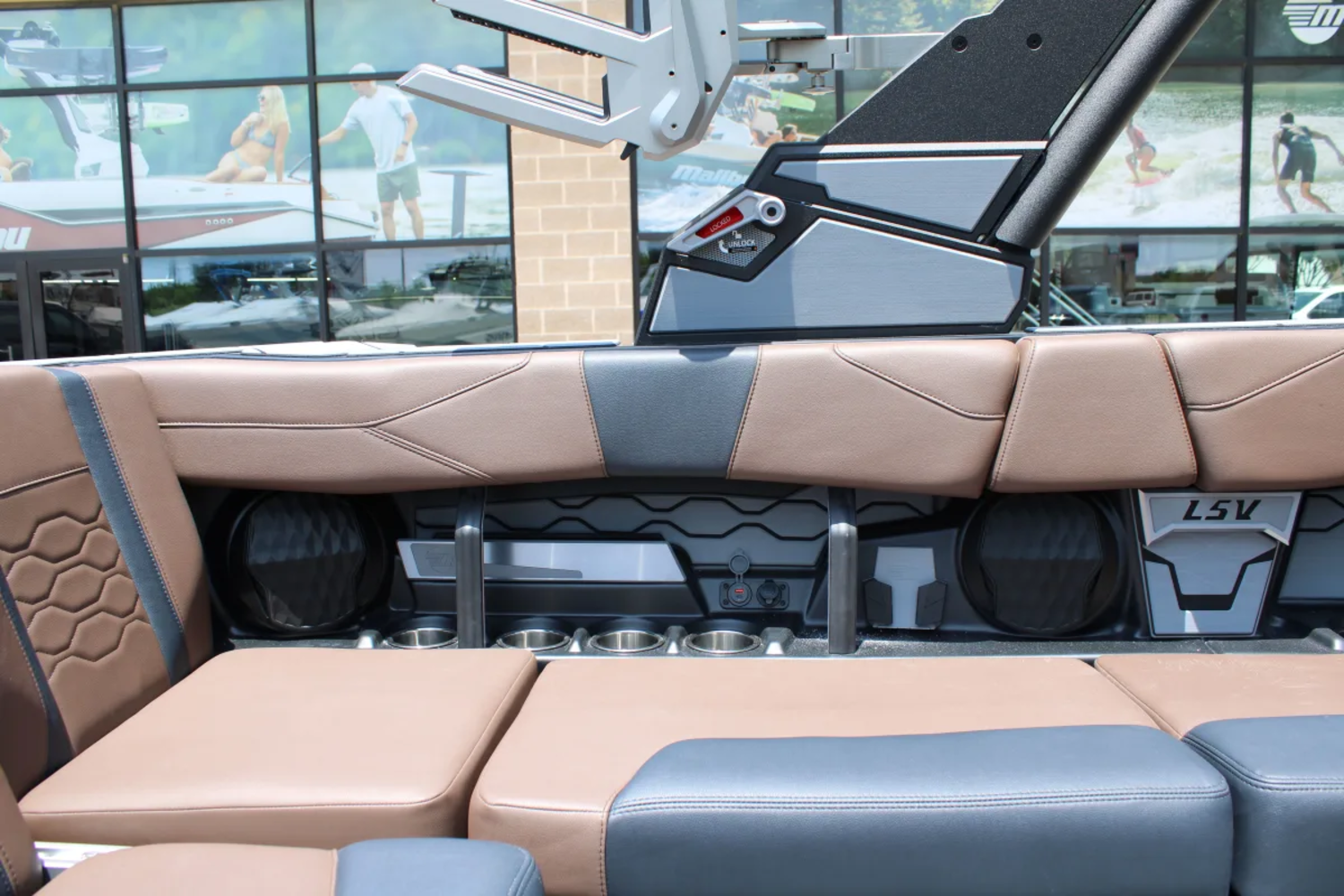 2026 Malibu 23 LSV