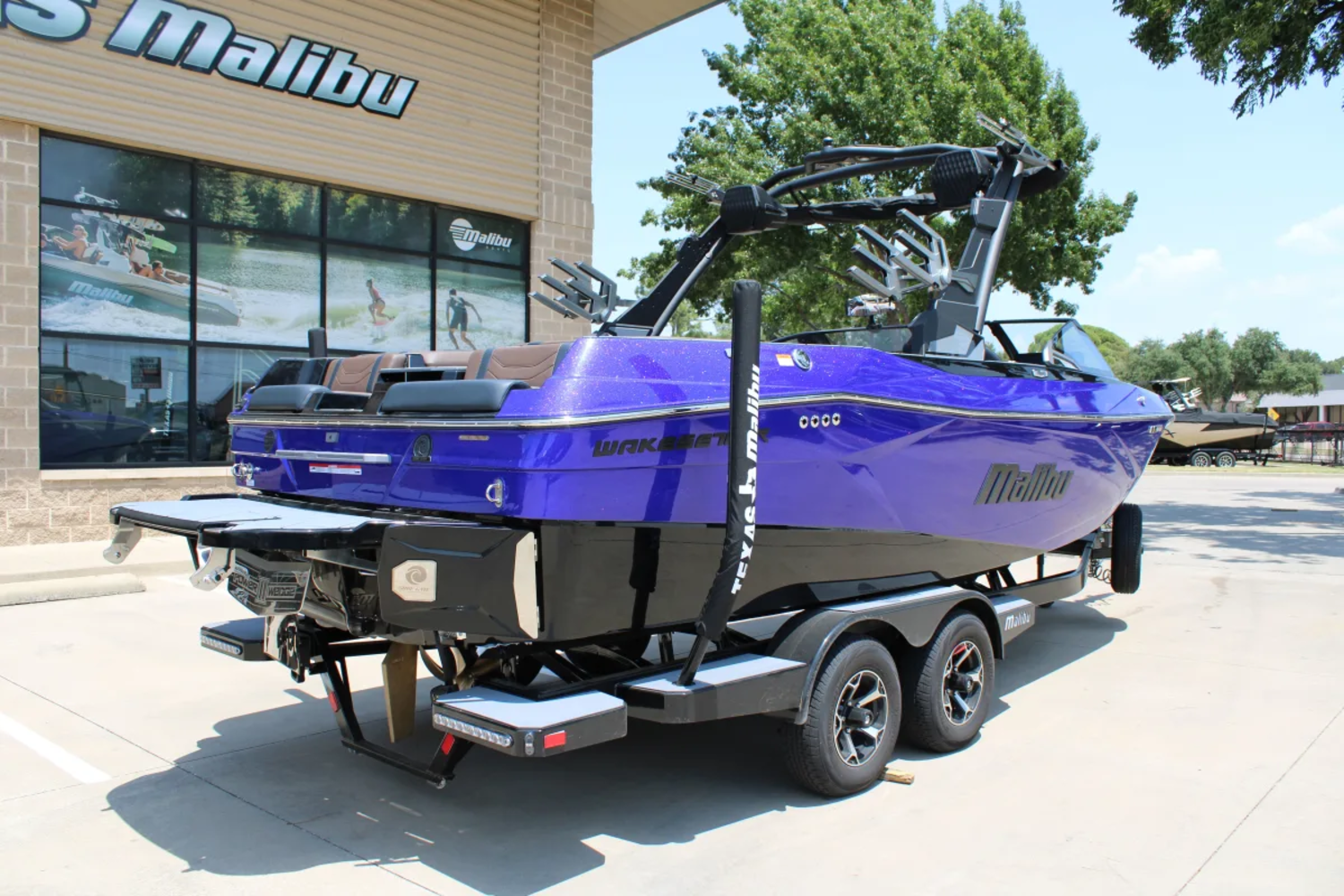 2026 Malibu 23 LSV