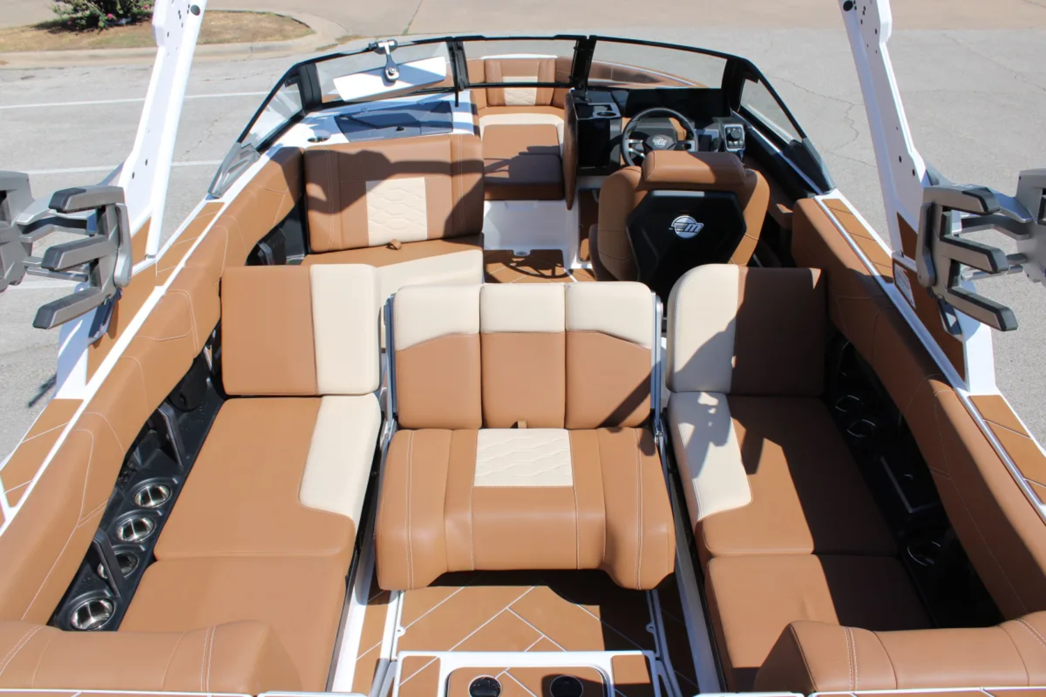 2027 Malibu 23 LSV