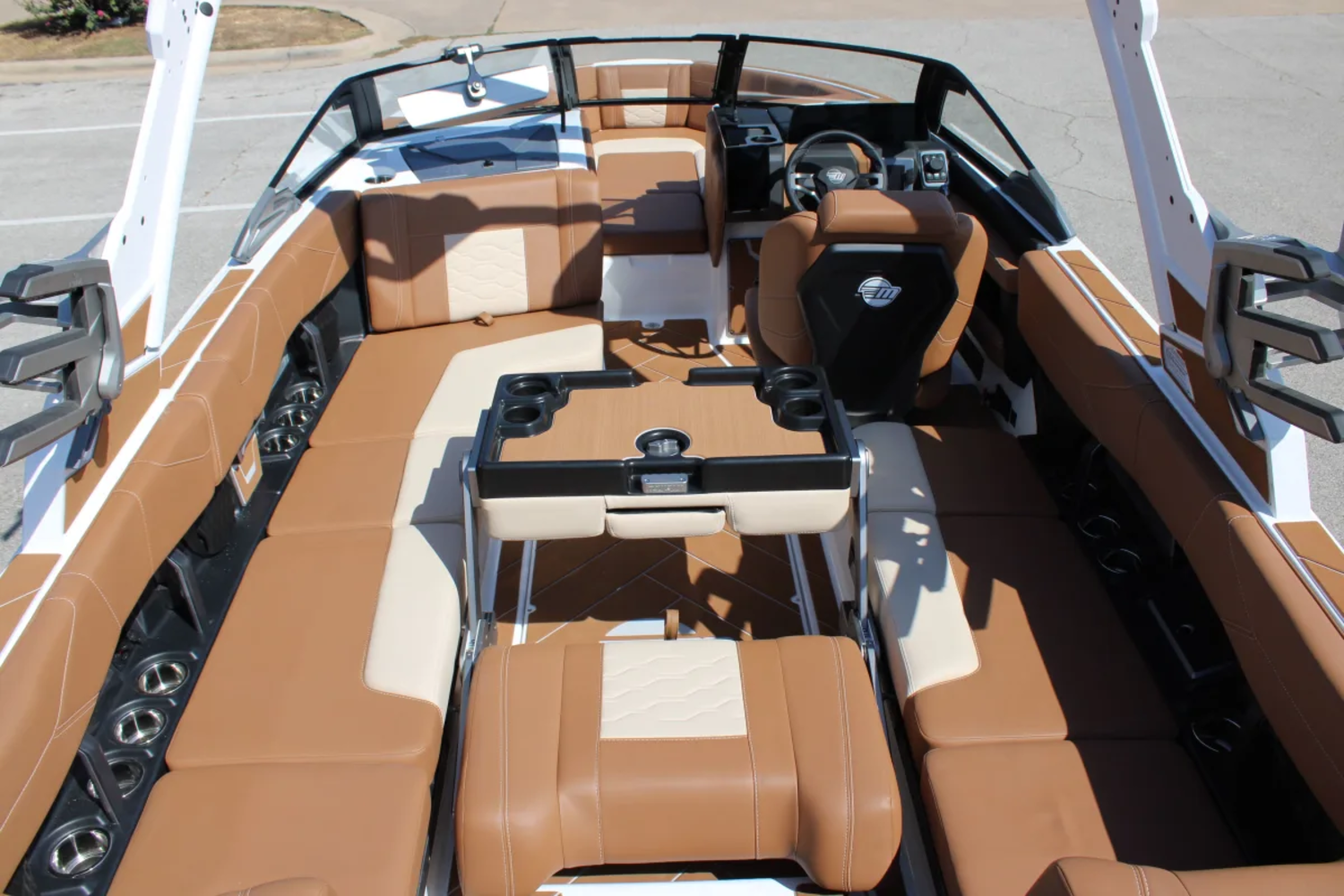 2027 Malibu 23 LSV