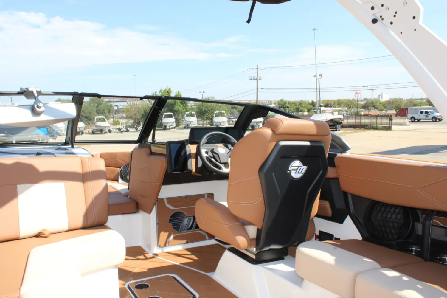 2027 Malibu 23 LSV