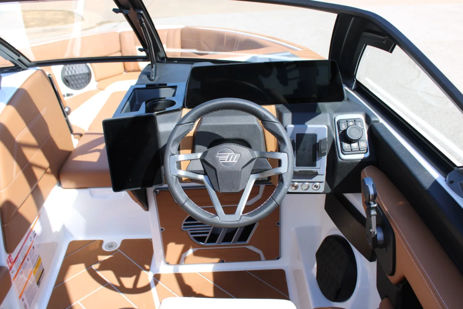 2027 Malibu 23 LSV