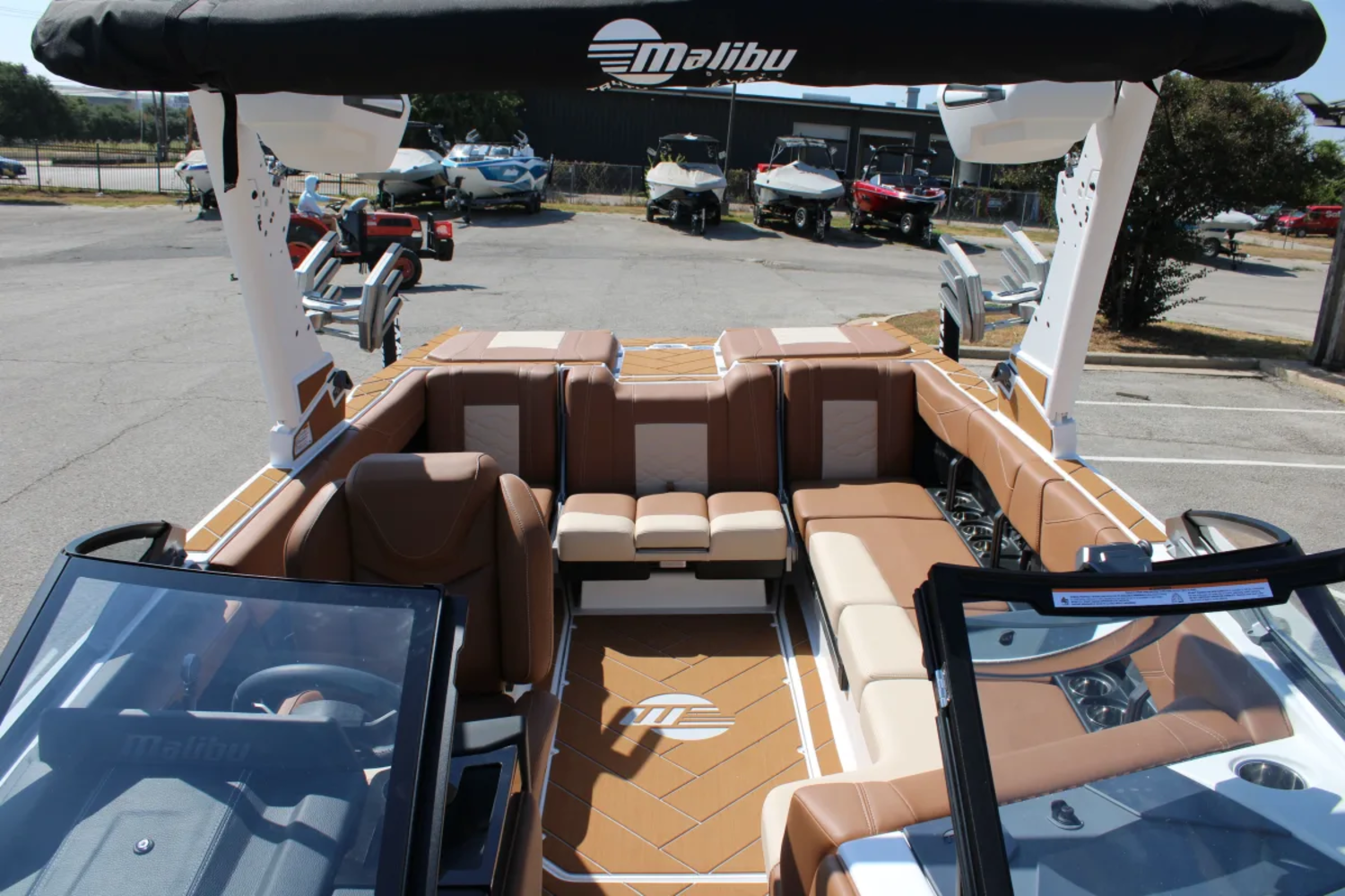 2027 Malibu 23 LSV
