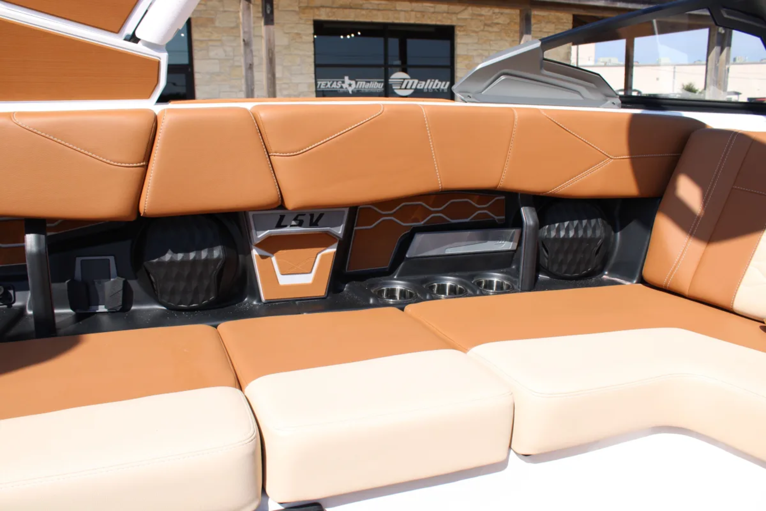 2027 Malibu 23 LSV