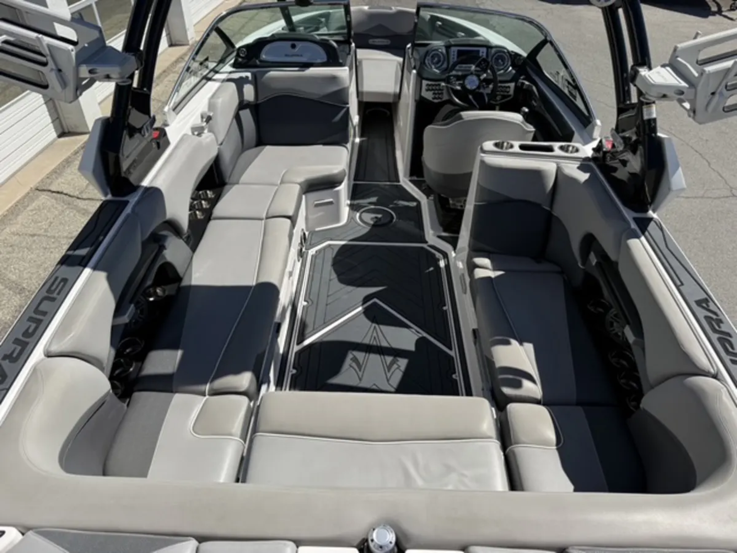 2017 24' Supra SG550 Bowrider