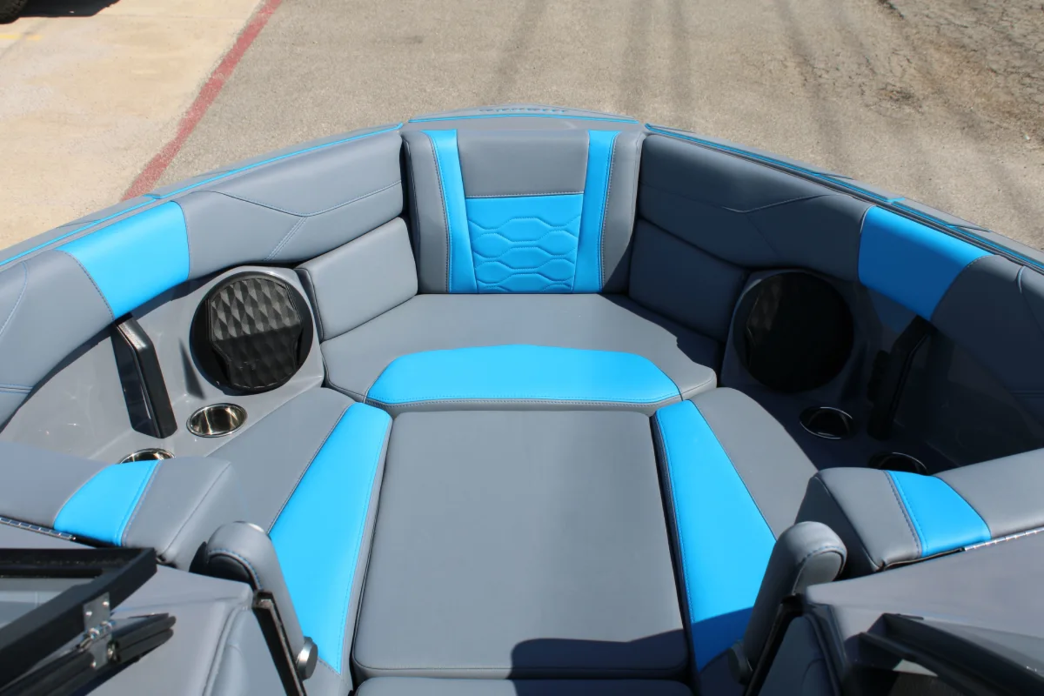 2026 Malibu 23 LSV