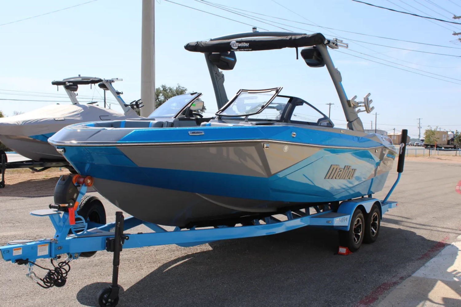 2026 Malibu 23 LSV