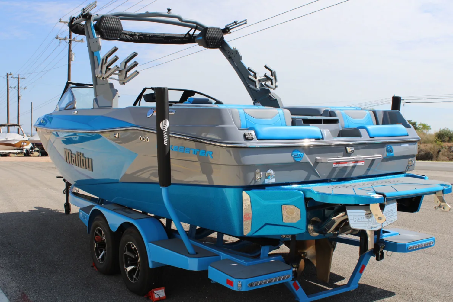 2026 Malibu 23 LSV