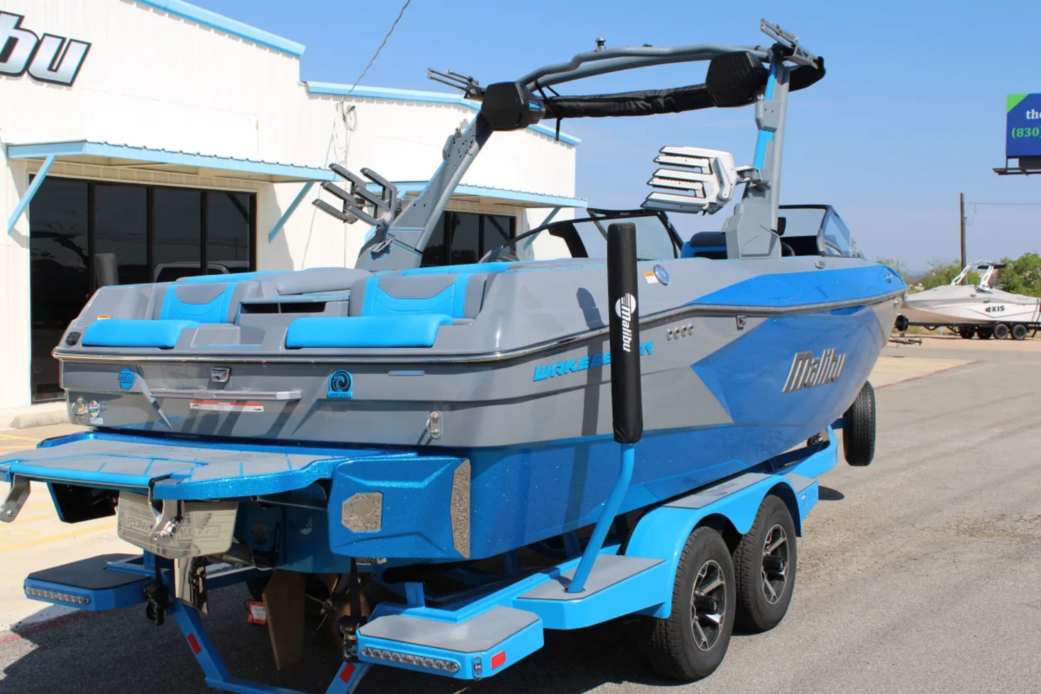 2026 Malibu 23 LSV