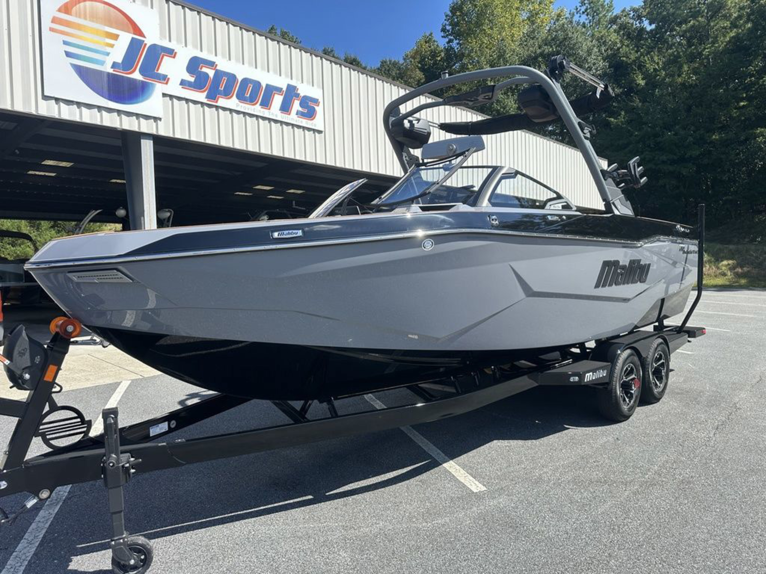 2027 Malibu Boats 25 LSV