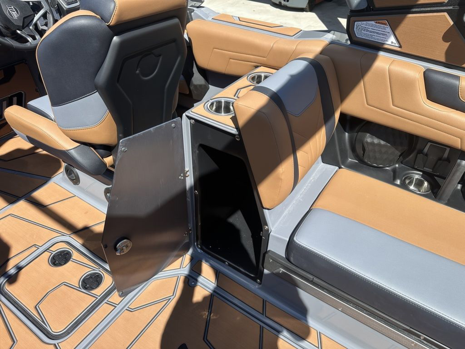2027 Malibu Boats 25 LSV