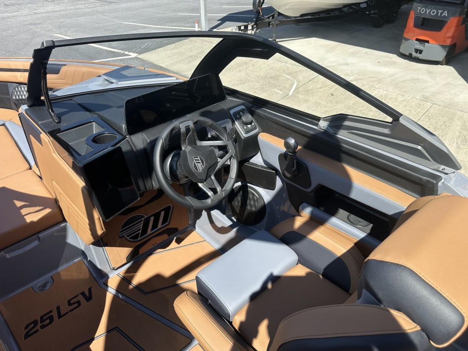 2027 Malibu Boats 25 LSV