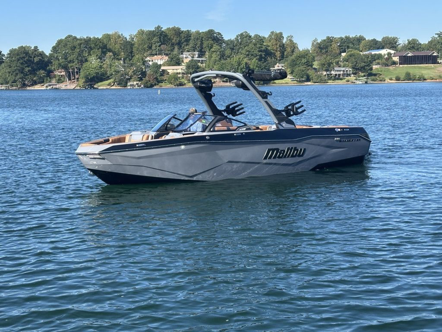 2027 Malibu Boats 25 LSV