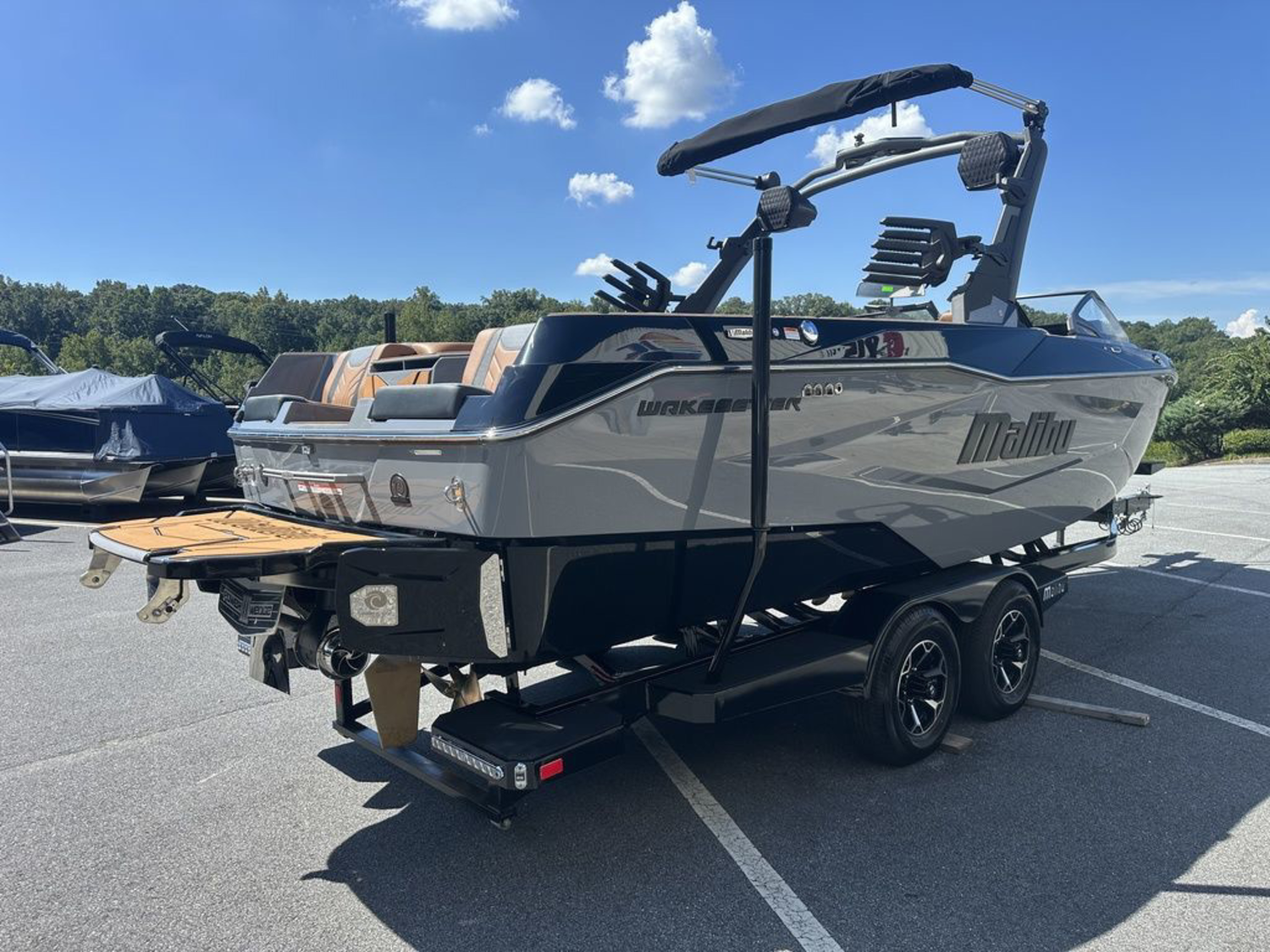 2027 Malibu Boats 25 LSV