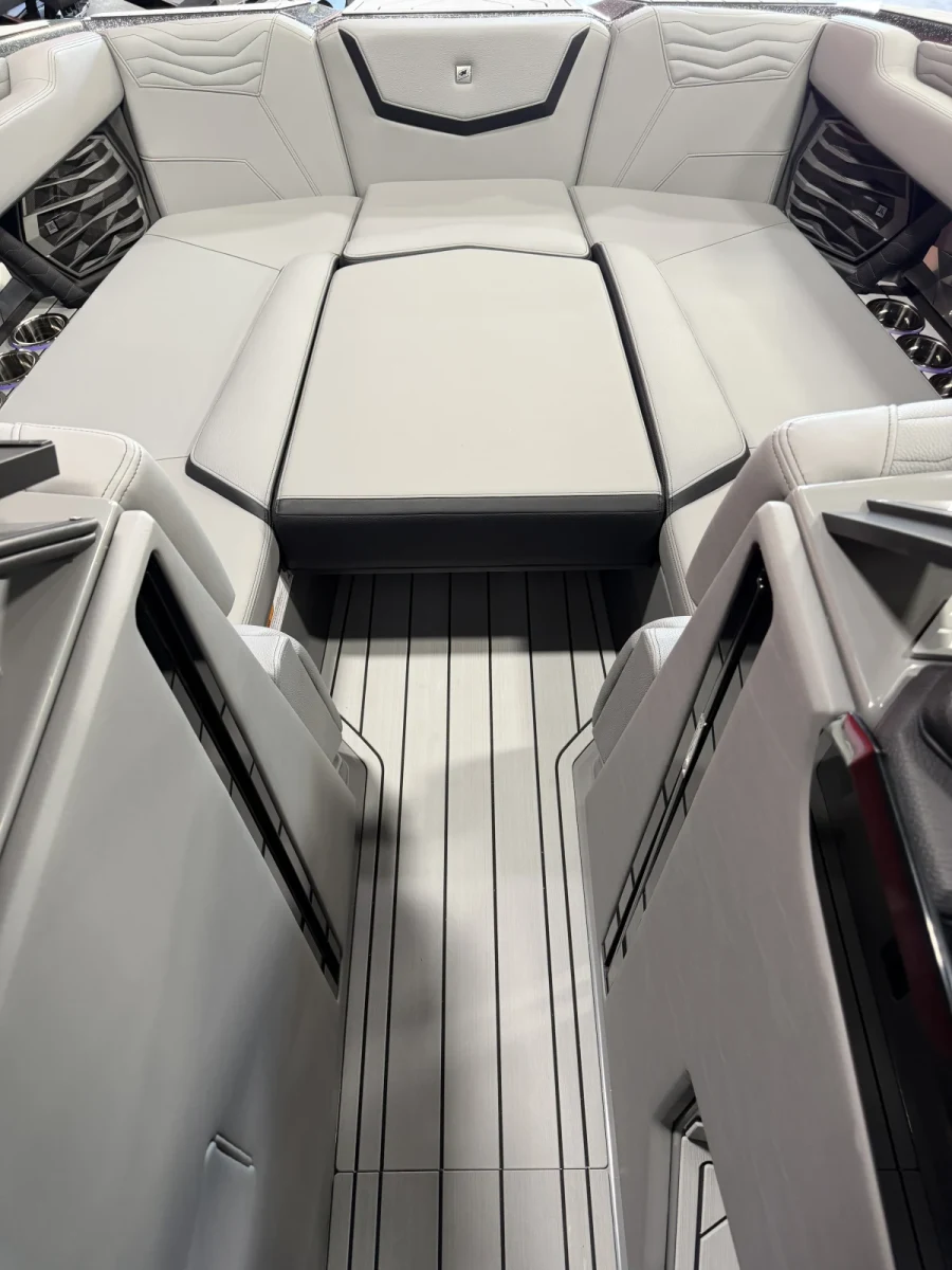 2027-nautique-g25-145807-image3.webp