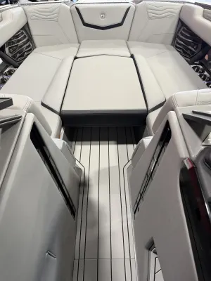 2027-nautique-g25-145807-image3.webp