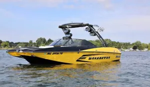 2014-malibu-wakesetter-22-mxz-145815-image1.webp