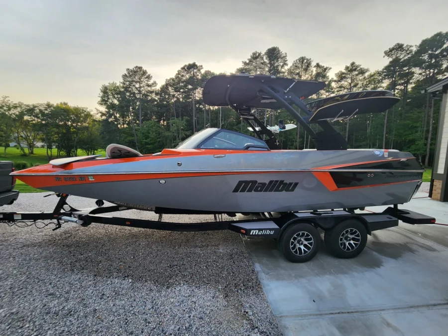 2020-malibu-wakesetter-22-mxz-145867-image1.webp