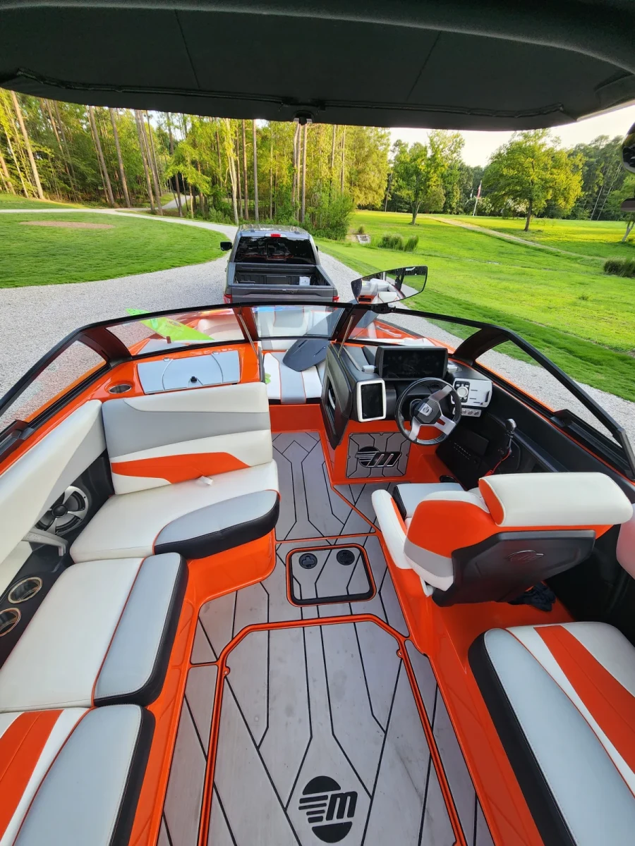 2020-malibu-wakesetter-22-mxz-145867-image4.webp