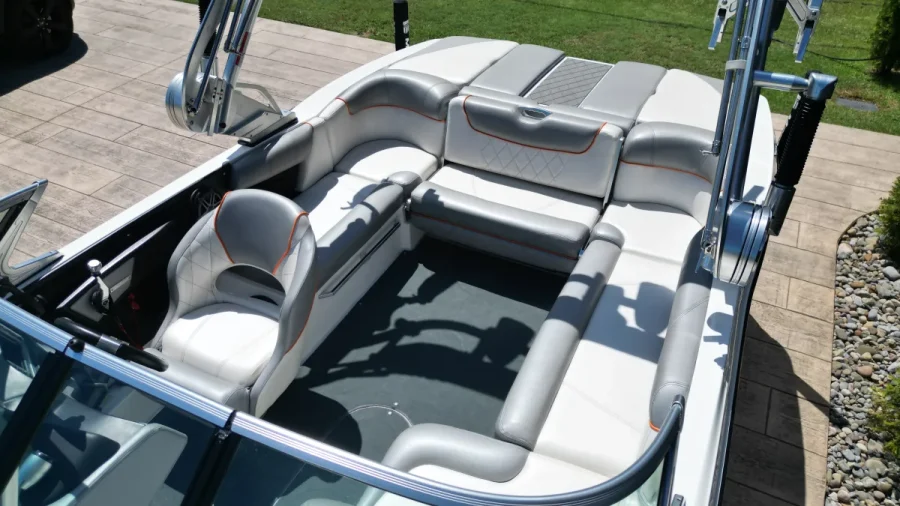 2015-mastercraft-x10-145870-image7.webp