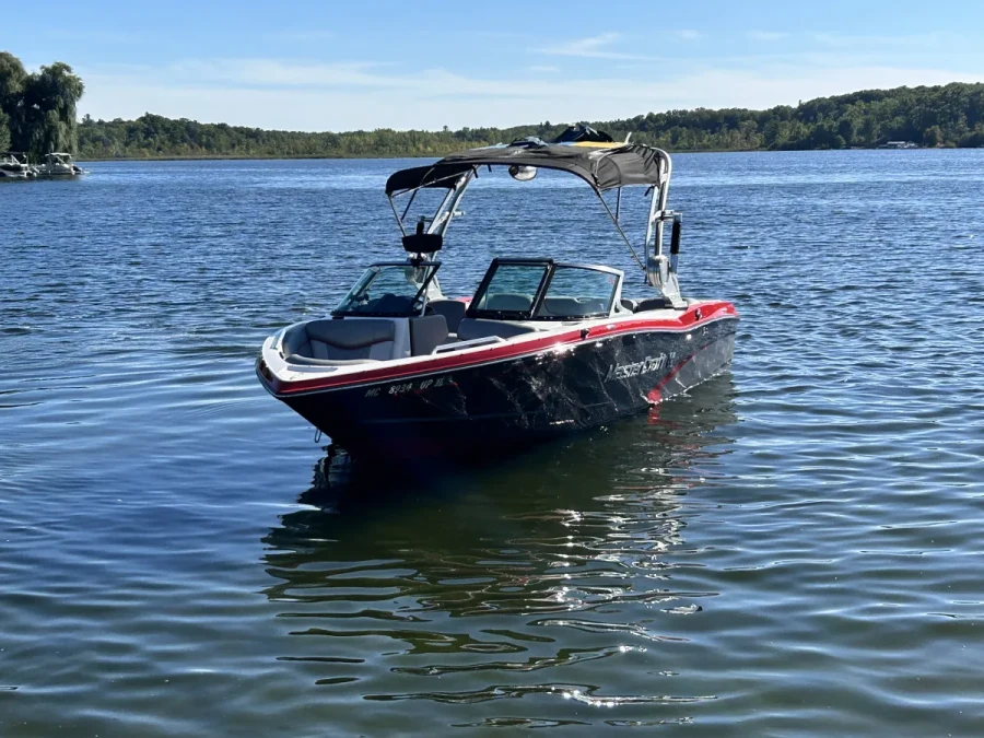 2015-mastercraft-x10-145901-image1.webp