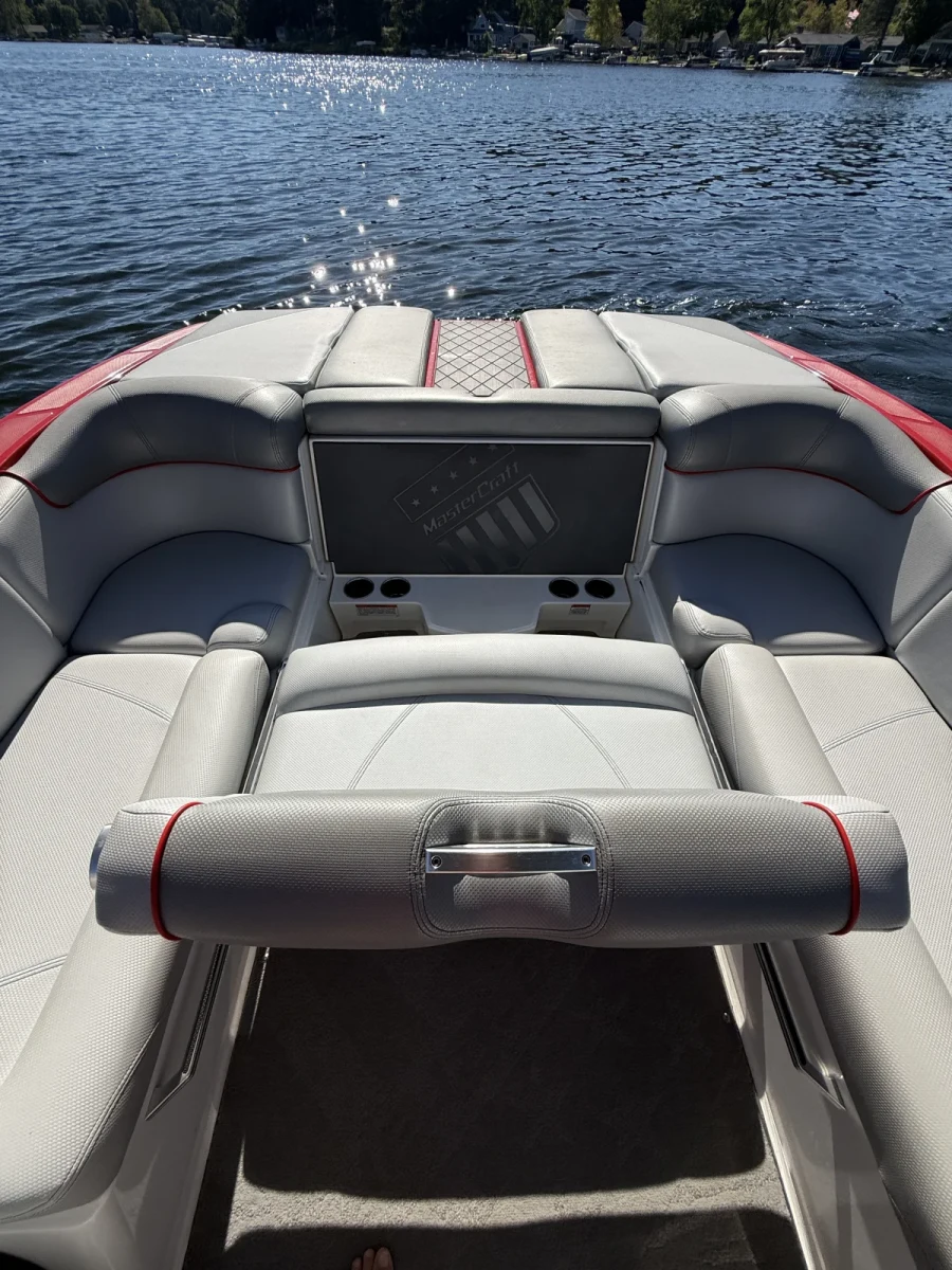 2015-mastercraft-x10-145901-image3.webp