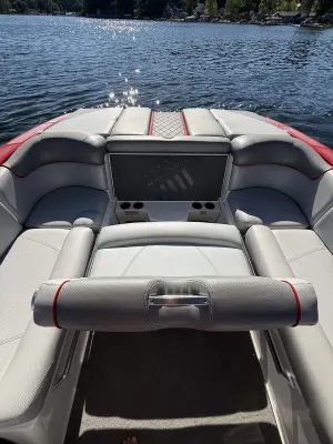 2015-mastercraft-x10-145901-image3.webp