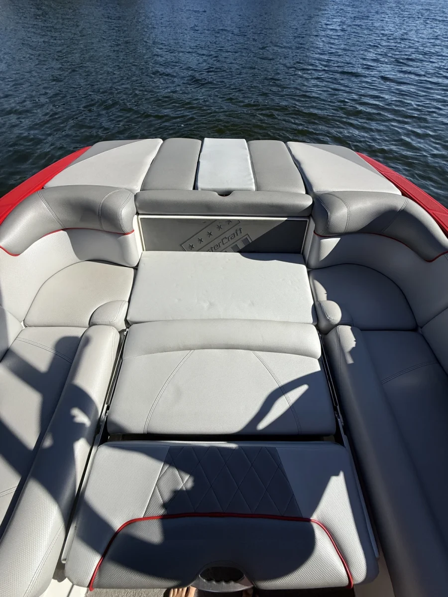 2015-mastercraft-x10-145901-image4.webp