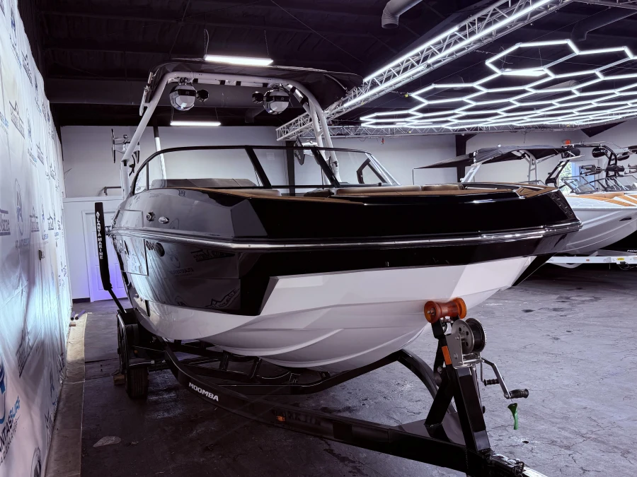 2027-moomba-max-145906-image7