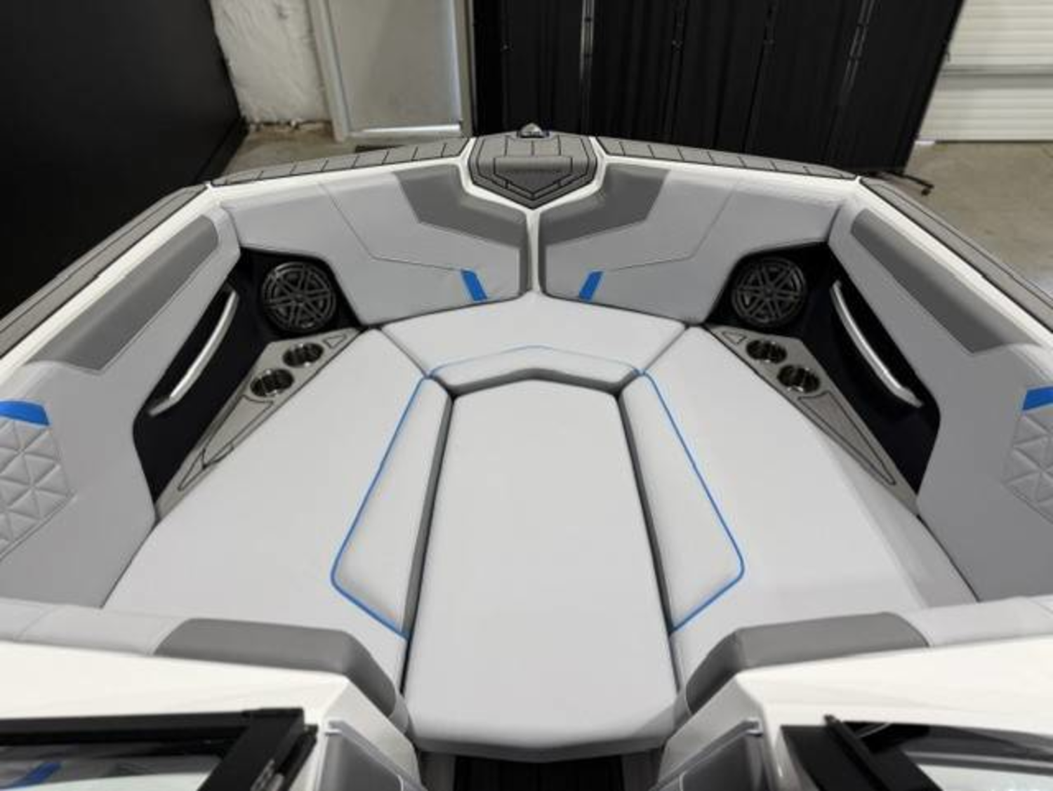2027 Nautique GS24