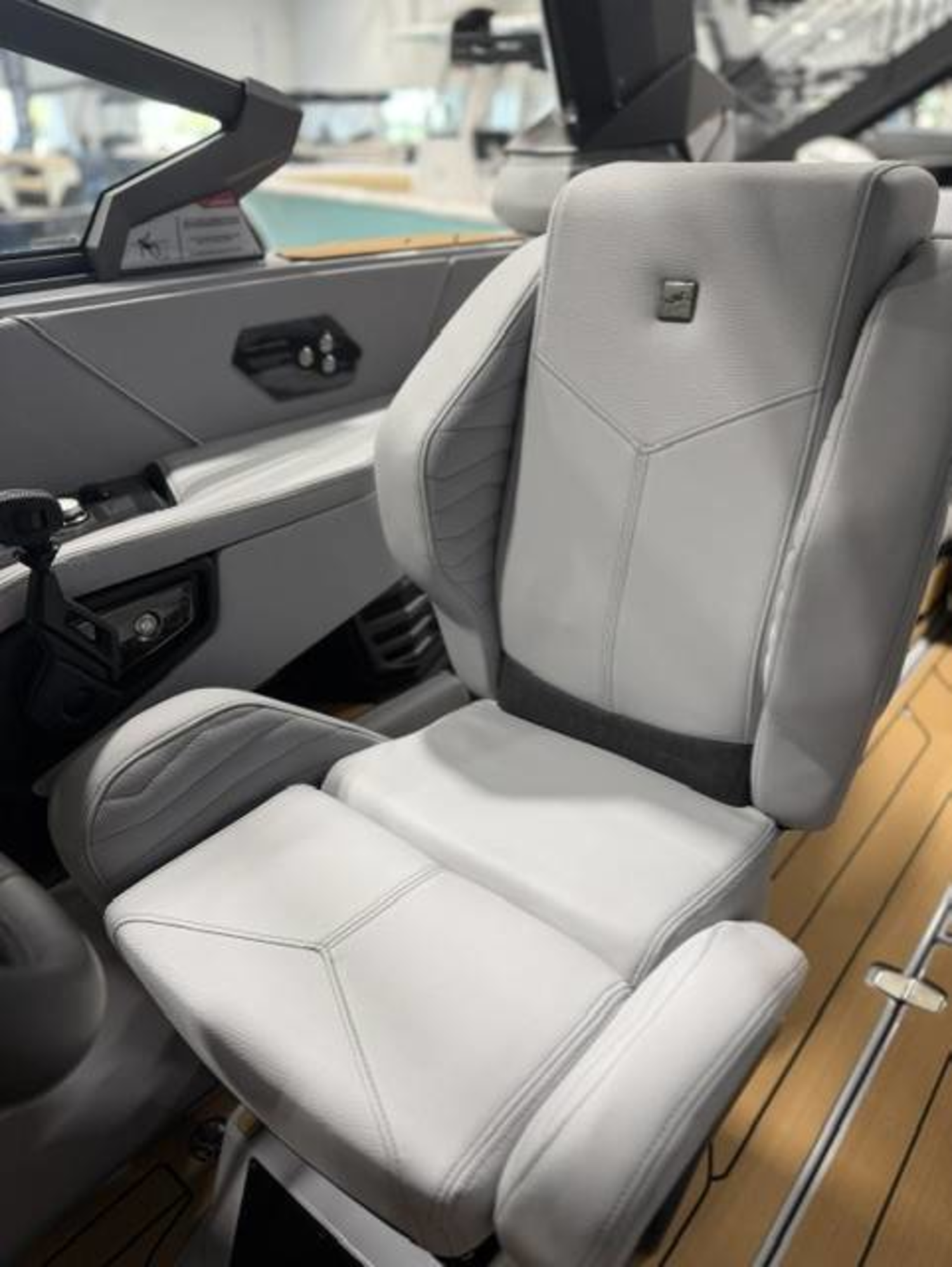 2027 Nautique G23