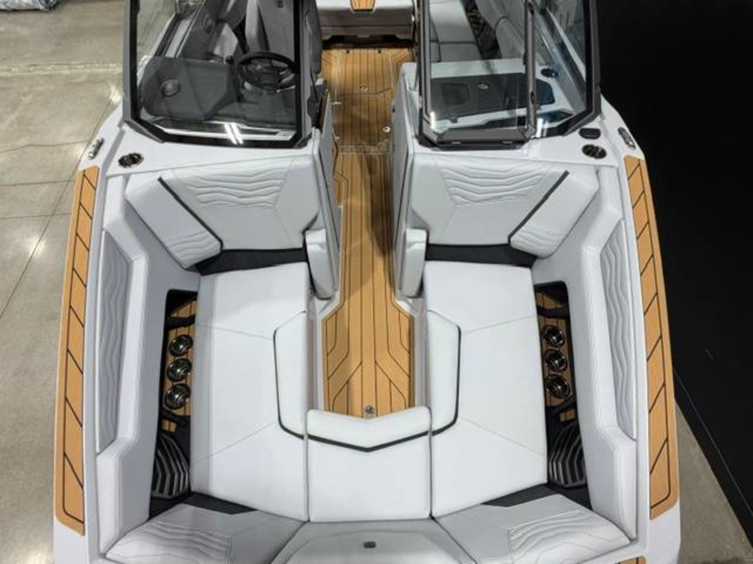 2027 Nautique G23