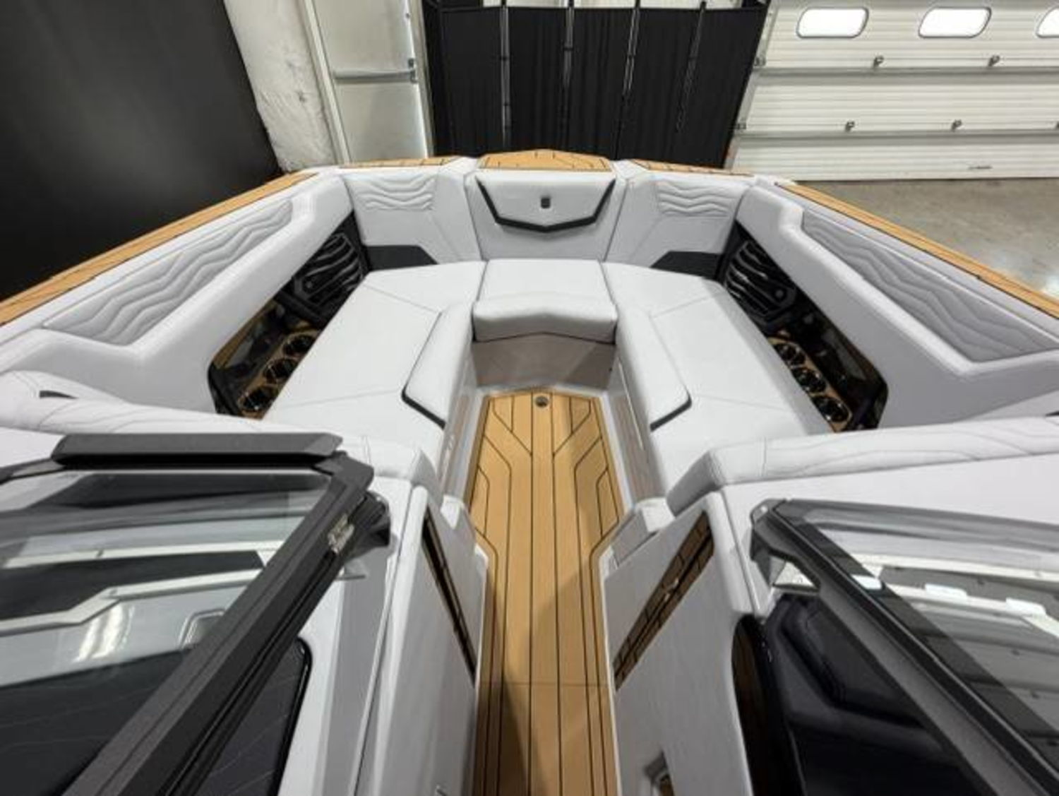 2027 Nautique G23