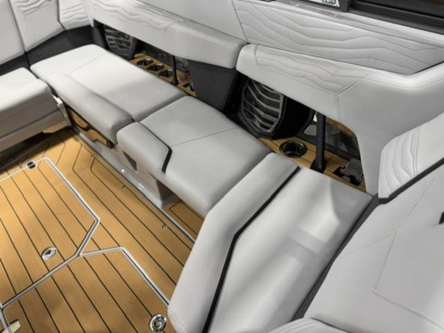 2027 Nautique G23