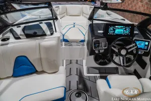 2017-malibu-wakesetter-vlx-145925-image15