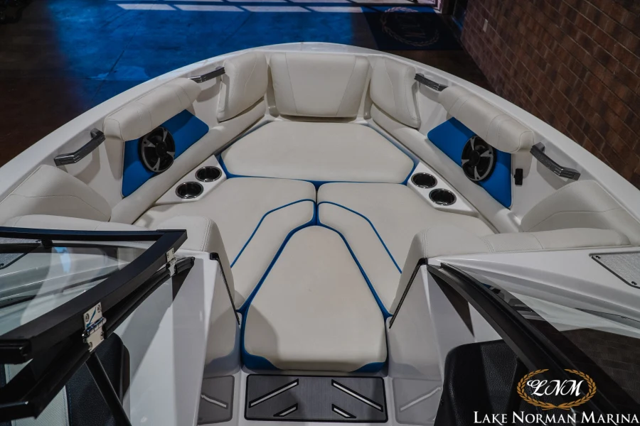 2017-malibu-wakesetter-vlx-145925-image16