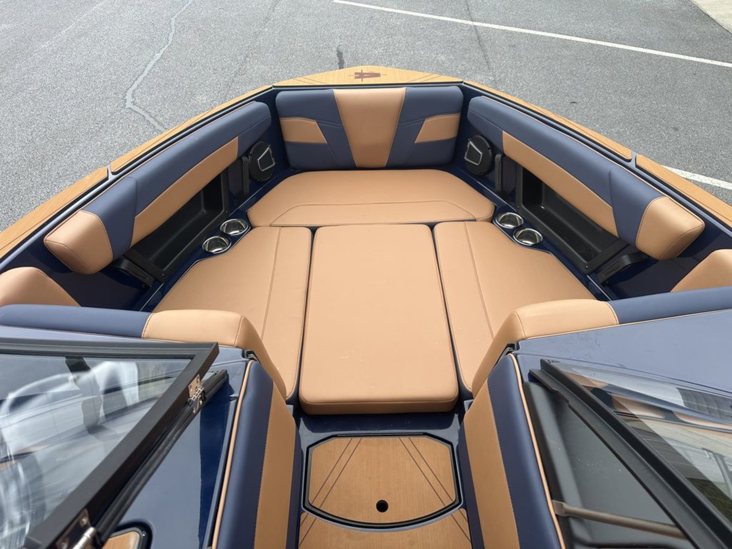 2027 Axis Wake Research T235