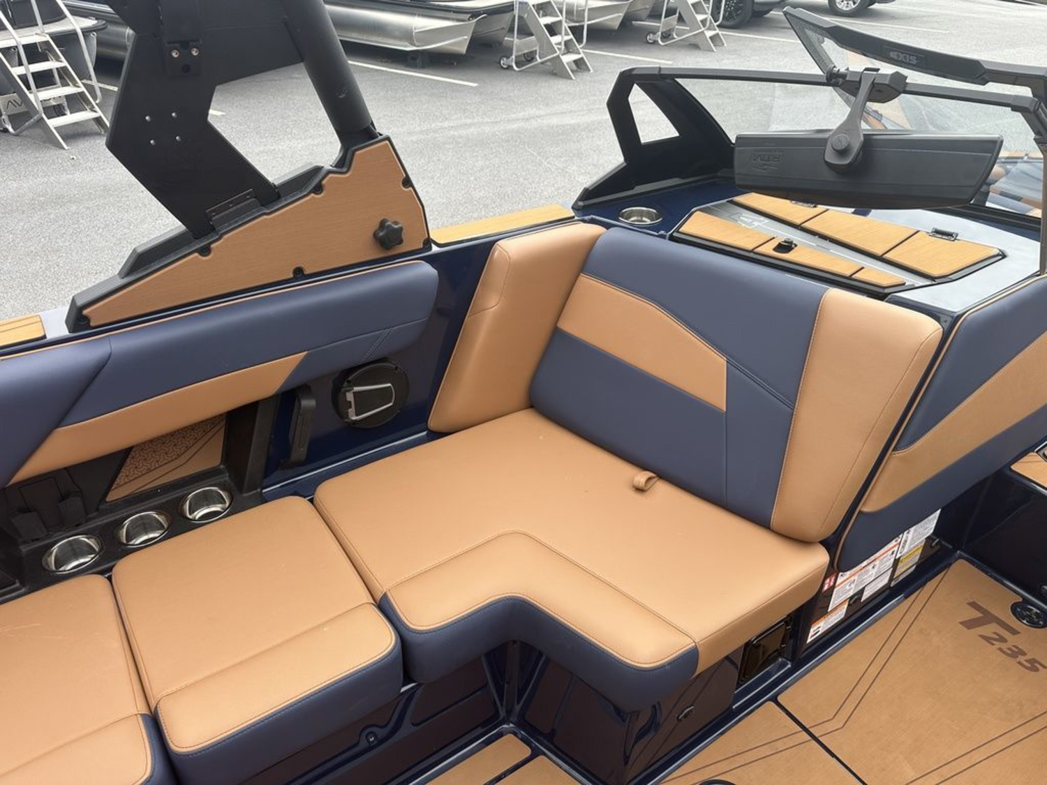 2027 Axis Wake Research T235