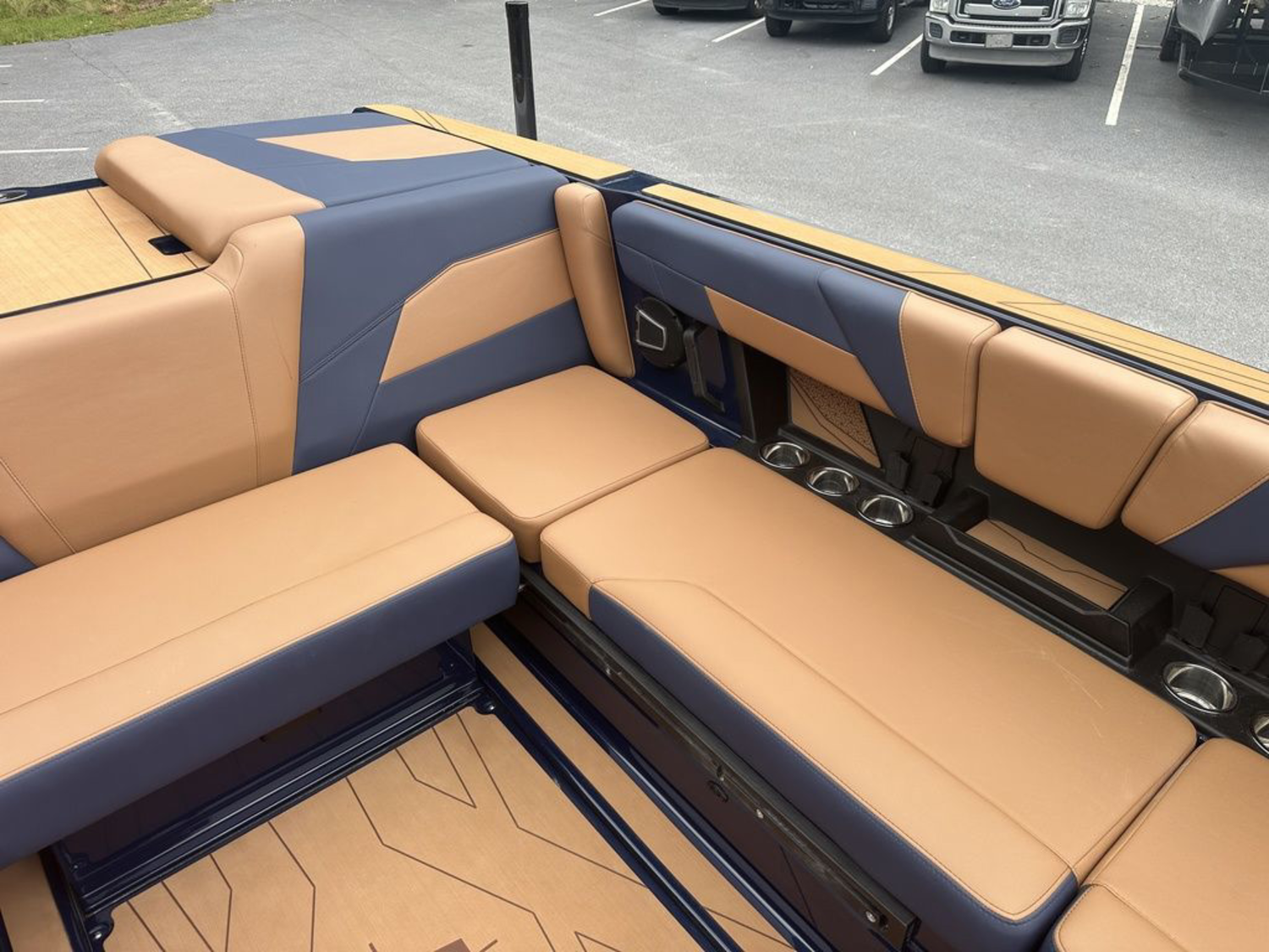 2027 Axis Wake Research T235