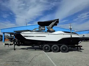 2027-mastercraft-x24-145927-image1
