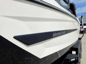 2027-mastercraft-x24-145927-image2