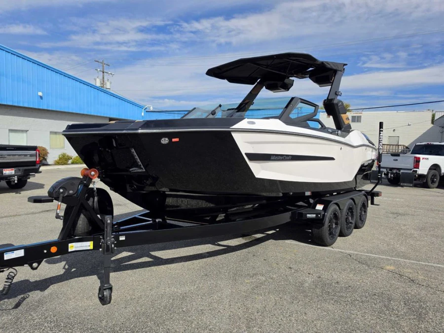 2027-mastercraft-x24-145927-image3