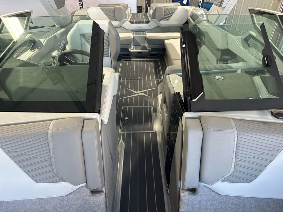 2027-mastercraft-x24-145939-image12