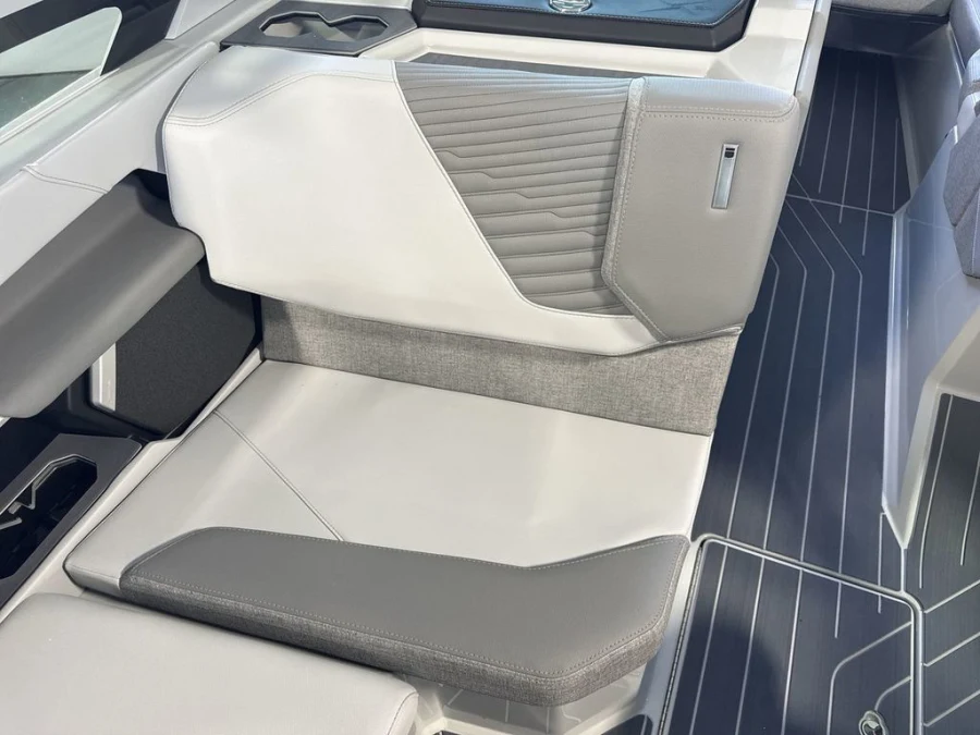 2027-mastercraft-x24-145939-image17