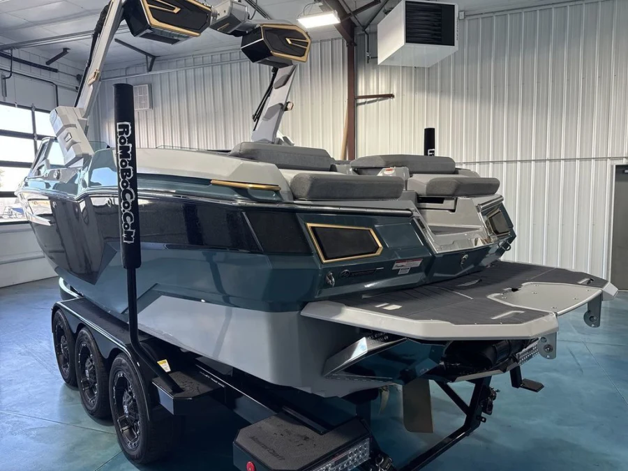 2027-mastercraft-x24-145939-image3